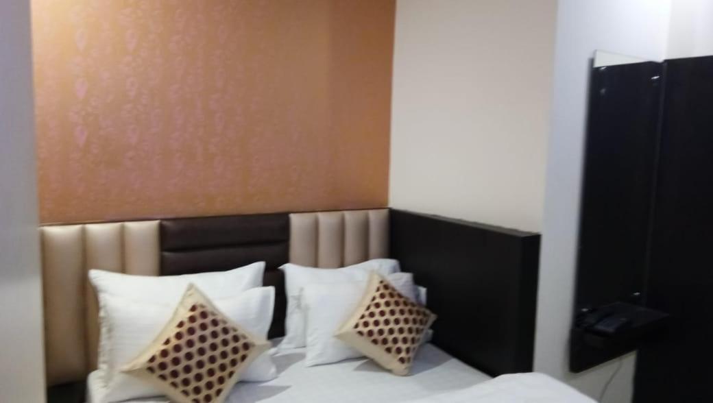 โอโย 82718 โฮเทล สเตย์ เฮาส์ Hotel นิวเดลี ภายนอก รูปภาพ